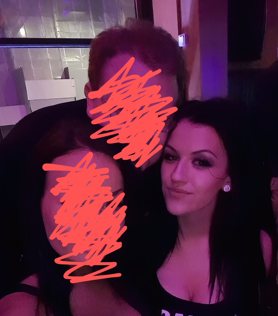 Qu33nKati's tweet photo. Wanted to take a pic with me (and my friend). I'm famous now? 😛
#famous #takeapic https://t.co/Y5Njg6WdUG