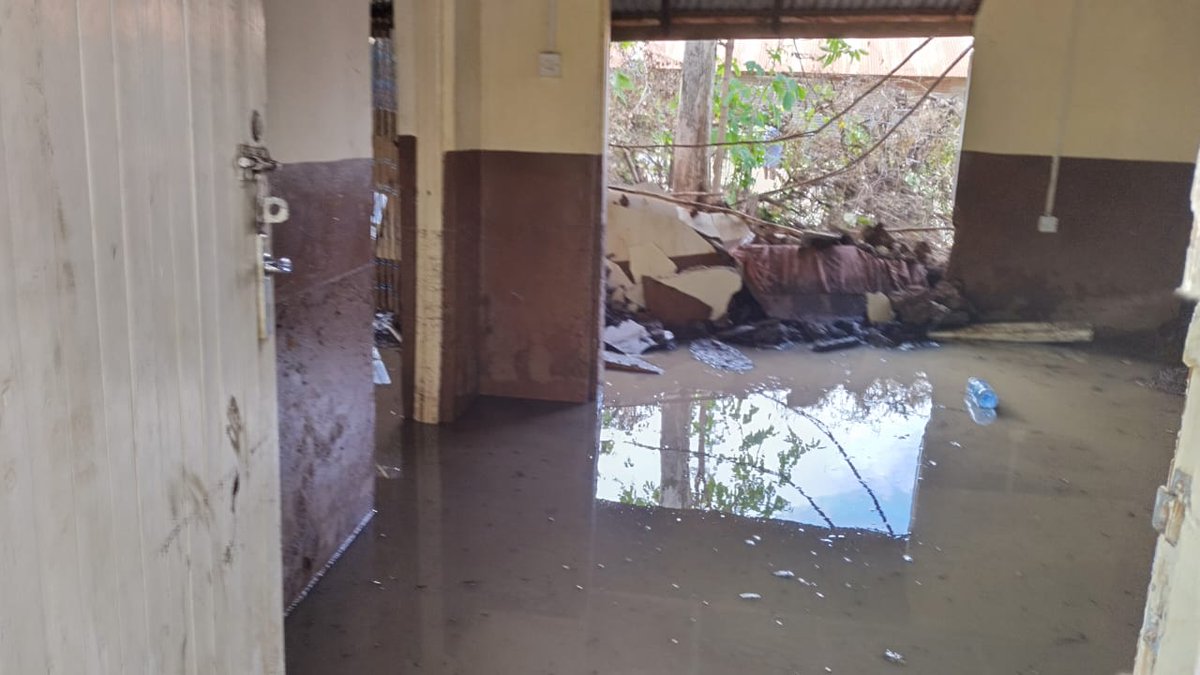 WKodula's tweet photo. A moment of reflection, where is equality if elected leaders can sleep tight in their bungalows while the wanjikus of manyatta B suffer sleepless nights due to destruction of properties and the displacements by the floods. @Wanavijiji_sdi @KenyaRedCross  @Article43Rights @KYCTV https://t.co/q07j8UAvxQ