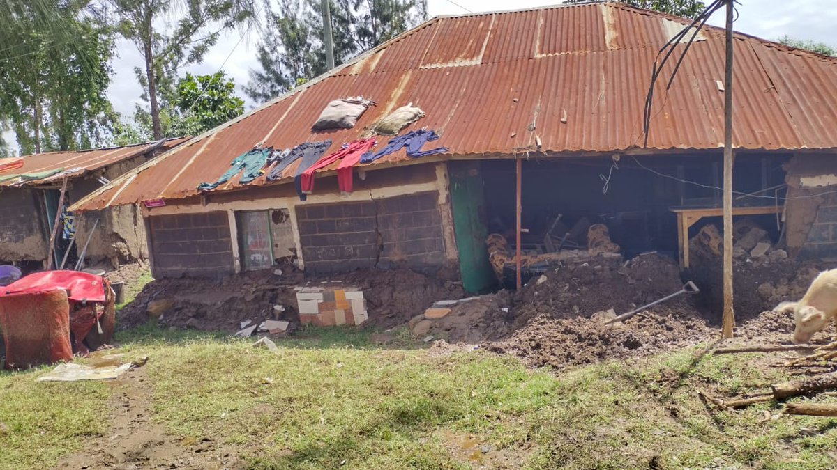 WKodula's tweet photo. A moment of reflection, where is equality if elected leaders can sleep tight in their bungalows while the wanjikus of manyatta B suffer sleepless nights due to destruction of properties and the displacements by the floods. @Wanavijiji_sdi @KenyaRedCross  @Article43Rights @KYCTV https://t.co/q07j8UAvxQ