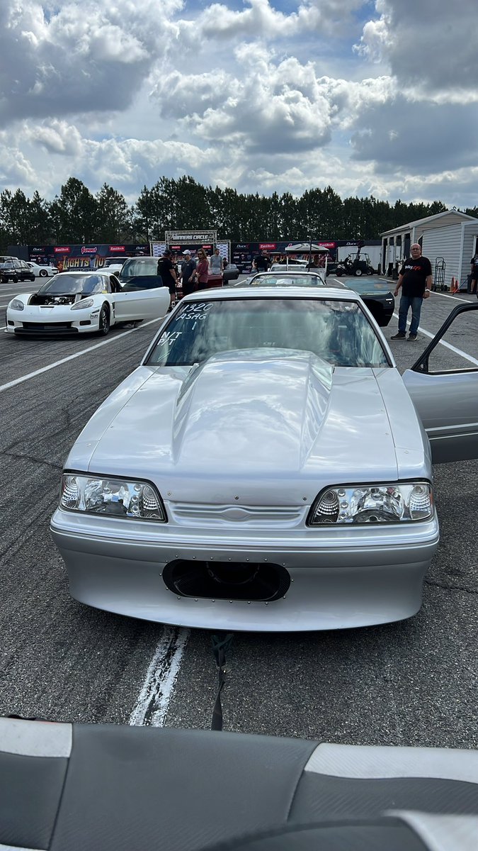 DMVnativeChris's tweet photo. We pulled to car out of the dolldrums. Ol’ Silver is a force to recon with! All steel all glass. Hell the window cranks still work! #ASAG https://t.co/0f0cNNbUGo
