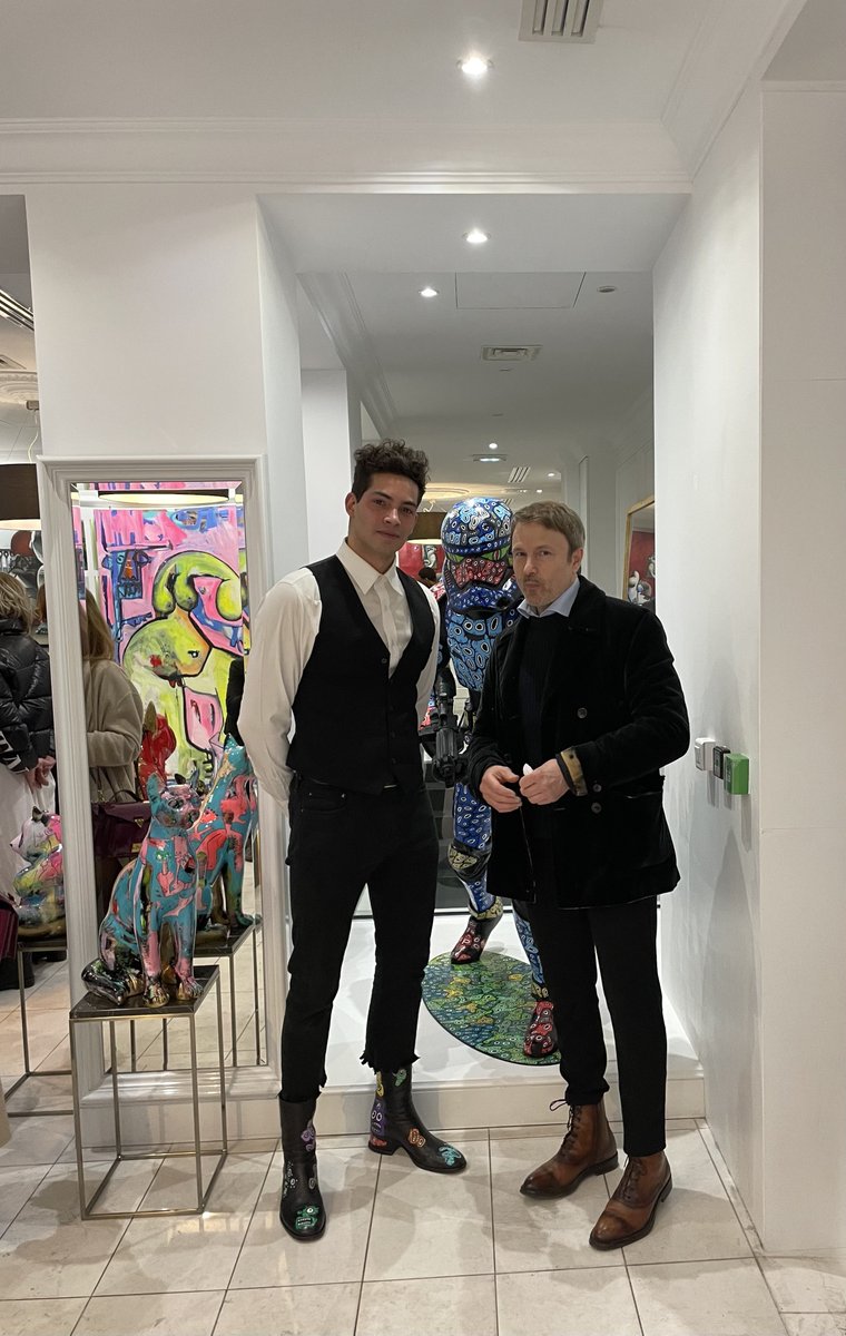 Sending a huge thank you to "Medelsohn Art Gallery" for hosting this exhibition and to the incredibly talented "Julien Marinetti" for the privilege of exhibiting alongside his stunning art. 
Your support and partnership have meant the world to me. 🥂