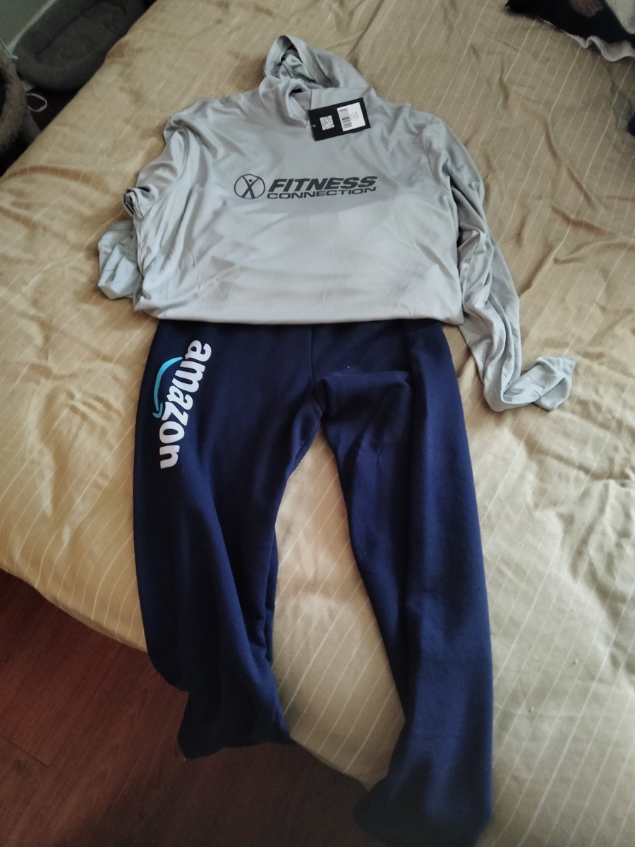 spendleton01's tweet photo. I got a new hoodie today to go with my sweats for my spray tans for competitions this year!
My 2 home's away from home!
#Amazon #fitnessconnection
#competitionseason #npc #npcusa #npcnewsonline #npcdfw #npc2023 #npcbikinicompetitor #texasbodybuilding #bikini2023
#bikinimasters https://t.co/CPJAPuxCEr