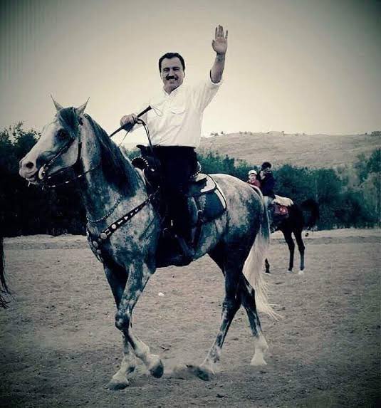 İyi insanlar güzel atlara binip de gitti… #muhsinyazacıoğlu