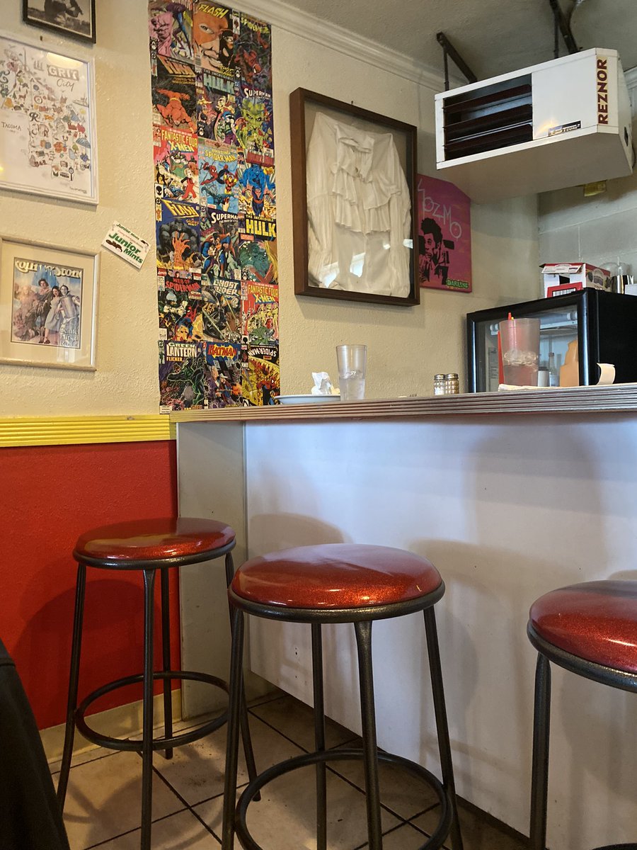 I’m at a Seinfeld themed diner and they have a framed puffy shirt on the wall