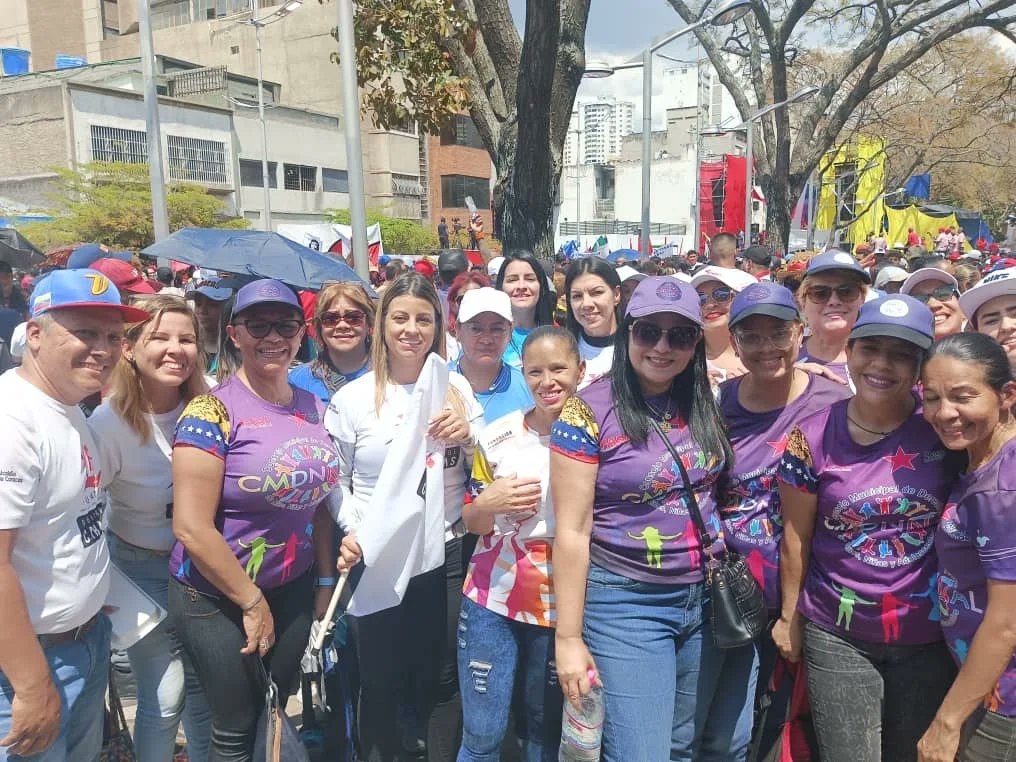 GlenDeFernandez's tweet photo. LOS HONESTOS SOMOS ➕ Ética y moral en alto ¡DERROTEMOS LOS ANTIVALORES!
Fundación Para Los Niños, Niñas y Adolescentes PRESENTE. 
#VenezuelaContraLaCorrupcion
#LosHonestosSomosMas
@Nahumjfernandez @NicolasMaduro @dcabellor @gestionperfecta @GDCEsPueblo @ChamosDPatria https://t.co/myExLpys60