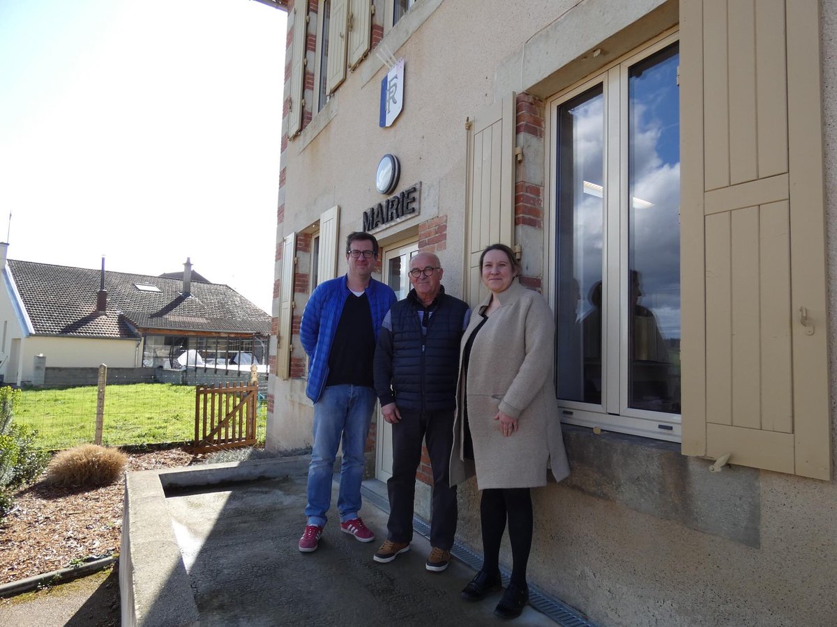 VeroPouzadoux's tweet photo. Vendredi rime avec visite de nos mairies. Merci Ms les Maires de nos échanges spontanés et sincères, de votre accueil. Creuzier Billezois Bost St Etienne de Vicq #ADM03 #lien #engagement @PresidentAmf https://t.co/KU7HIdmggR