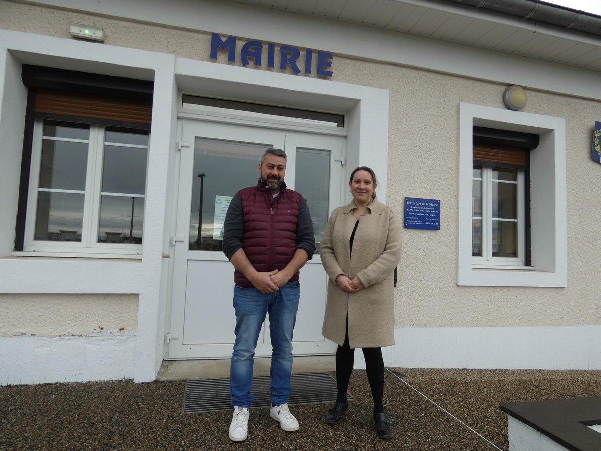 VeroPouzadoux's tweet photo. Vendredi rime avec visite de nos mairies. Merci Ms les Maires de nos échanges spontanés et sincères, de votre accueil. Creuzier Billezois Bost St Etienne de Vicq #ADM03 #lien #engagement @PresidentAmf https://t.co/KU7HIdmggR