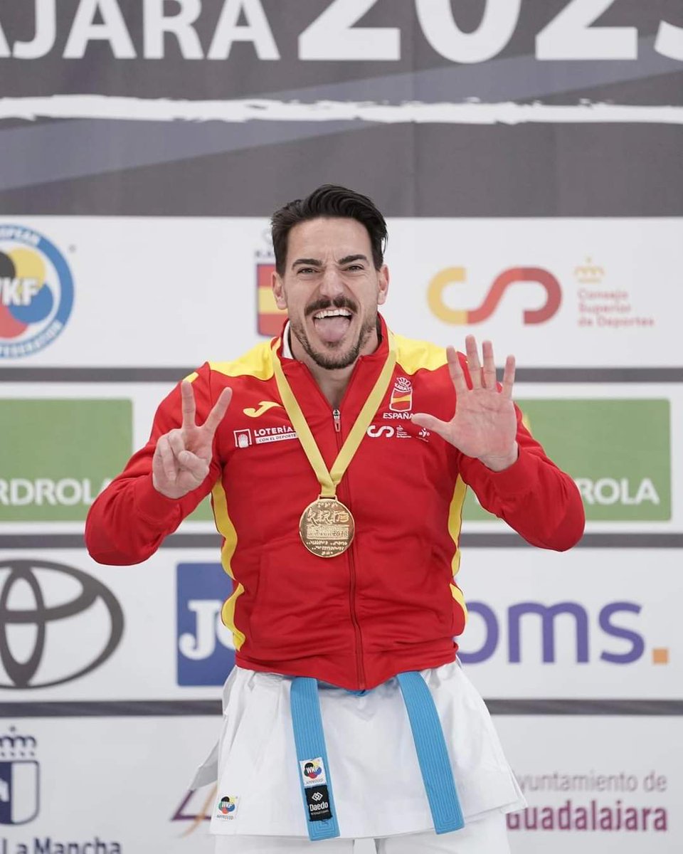 🥋 Nuestro #Mentor10, el gran <a href="/DamianHQuintero/">Damian Quintero</a>, se proclama por ¡séptima vez! campeón de Europa 😍

¡Grandeee! 💪💪💪

#Kárate #AndalucíaElLugarDelDeporte