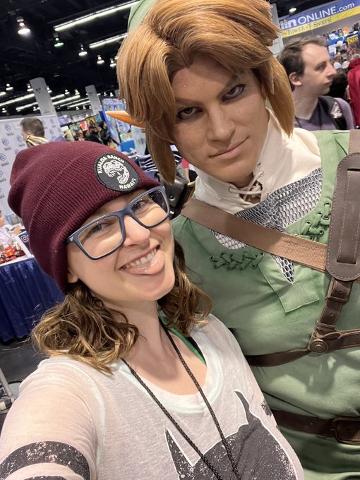 I met my boy Link @ClerithCosplay and totally fangirl’d. Can wait to stream again! 🥰😈🗡️ @ePlayStreamers