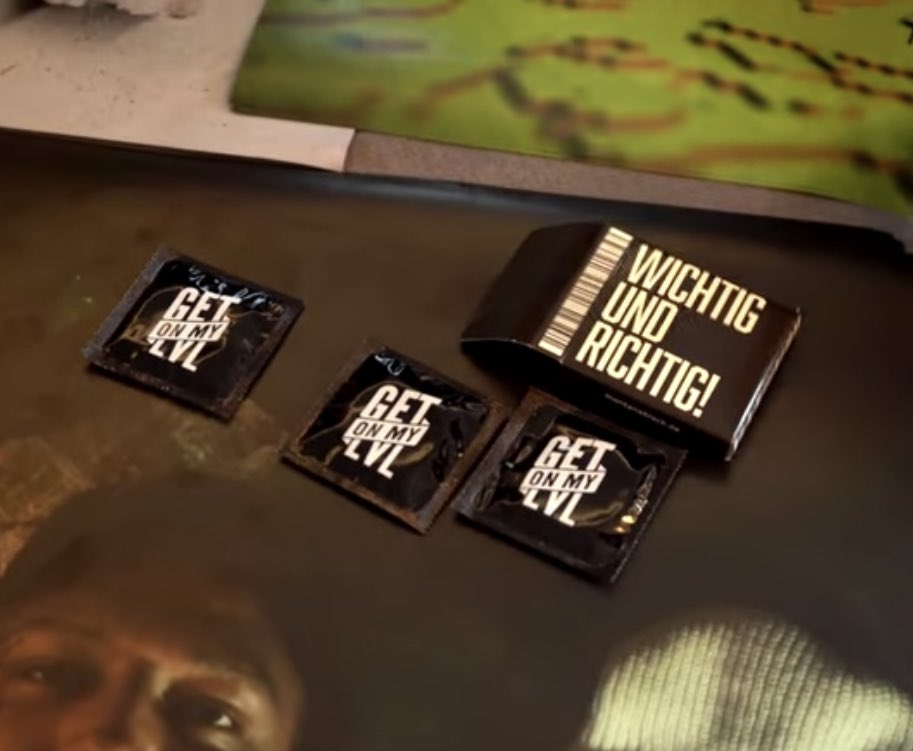 “warte ich hol kurz die kondome”