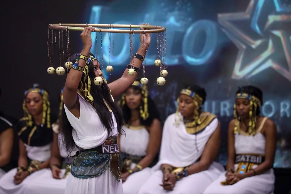 MayaAslam's tweet image. Nelisa adjusting her crown 👑 

NELISA THE TOPIC
NELISA MSILA

#Project26
#NelisaMsila
#Listans