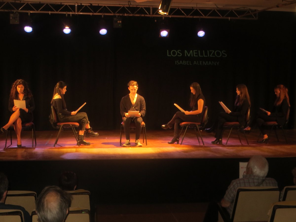 ArteDramaticoUA's tweet photo. Broche de oro a nuestro título de Experto 2022-23 con la lectura dramatizada del alumnado de este curso de sus textos del módulo "El texto y el intérprete: composición y análisis", dirigidos por su profesor #PascualCarbonell. @BellaCanones @BorjaLilloActor @isabel_allue #Teatro https://t.co/wKDgDumC85