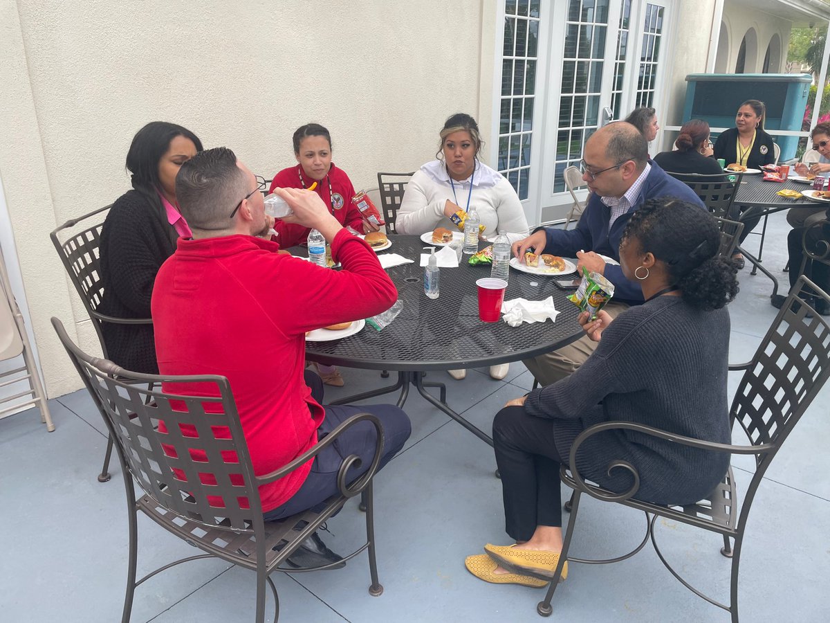 FOFHO is so grateful for a grant provided by the Homer N. Allen Charitable Trust which built an amazing Summer Kitchen at the Orlando Fisher House! The Orlando FH Manager hosted the first BBQ to support the Lake Nona VA Social Workers during Social Work Week. ❤️🇺🇸