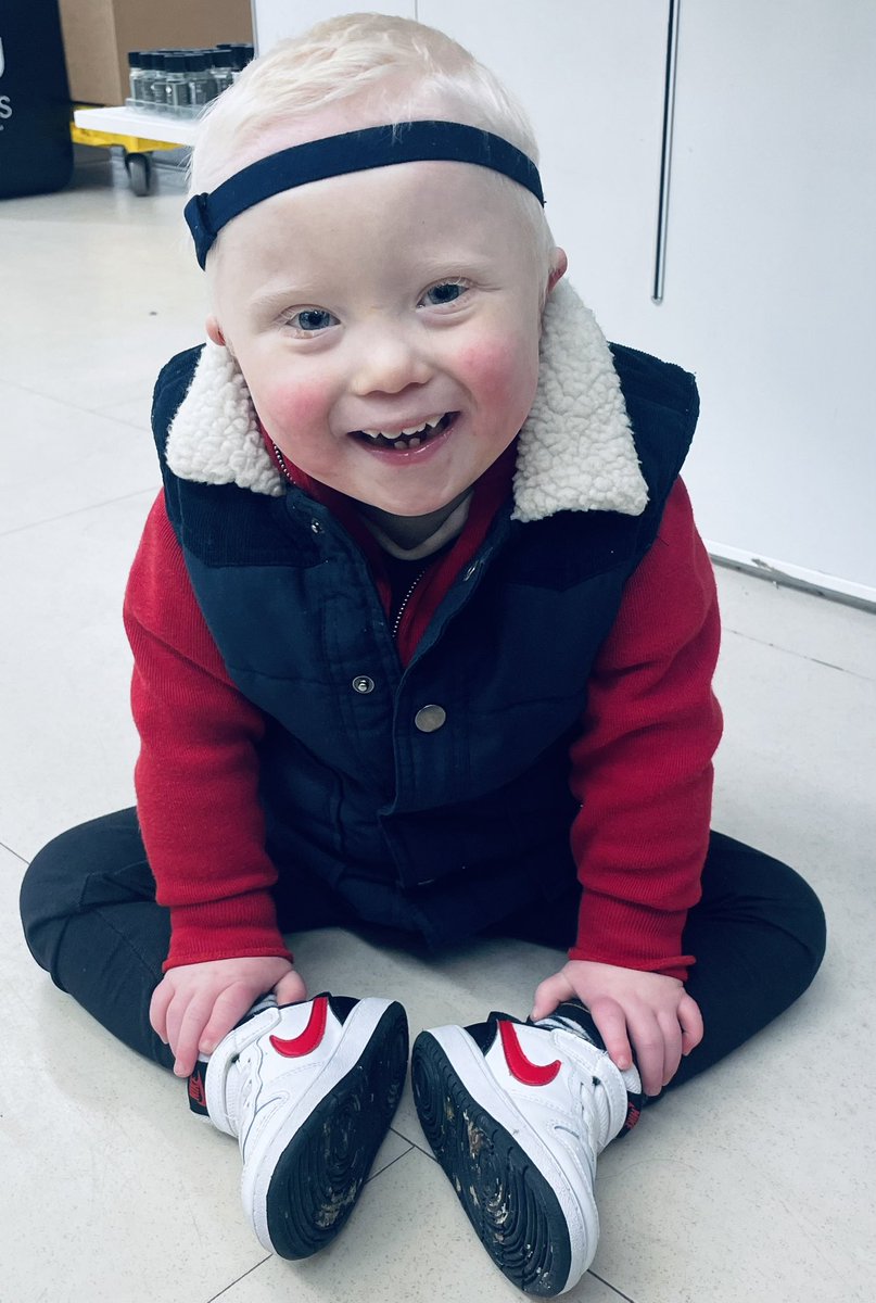 When your little legs just can’t go any further…time for a sit down mom. Even if it’s in the middle of @marksandspencer 🙈🤣

#downsyndromeawareness
#hypertonia
#lowmuscletone
#trisomy21
#downsyndrome
#timeforabreak
#shopping