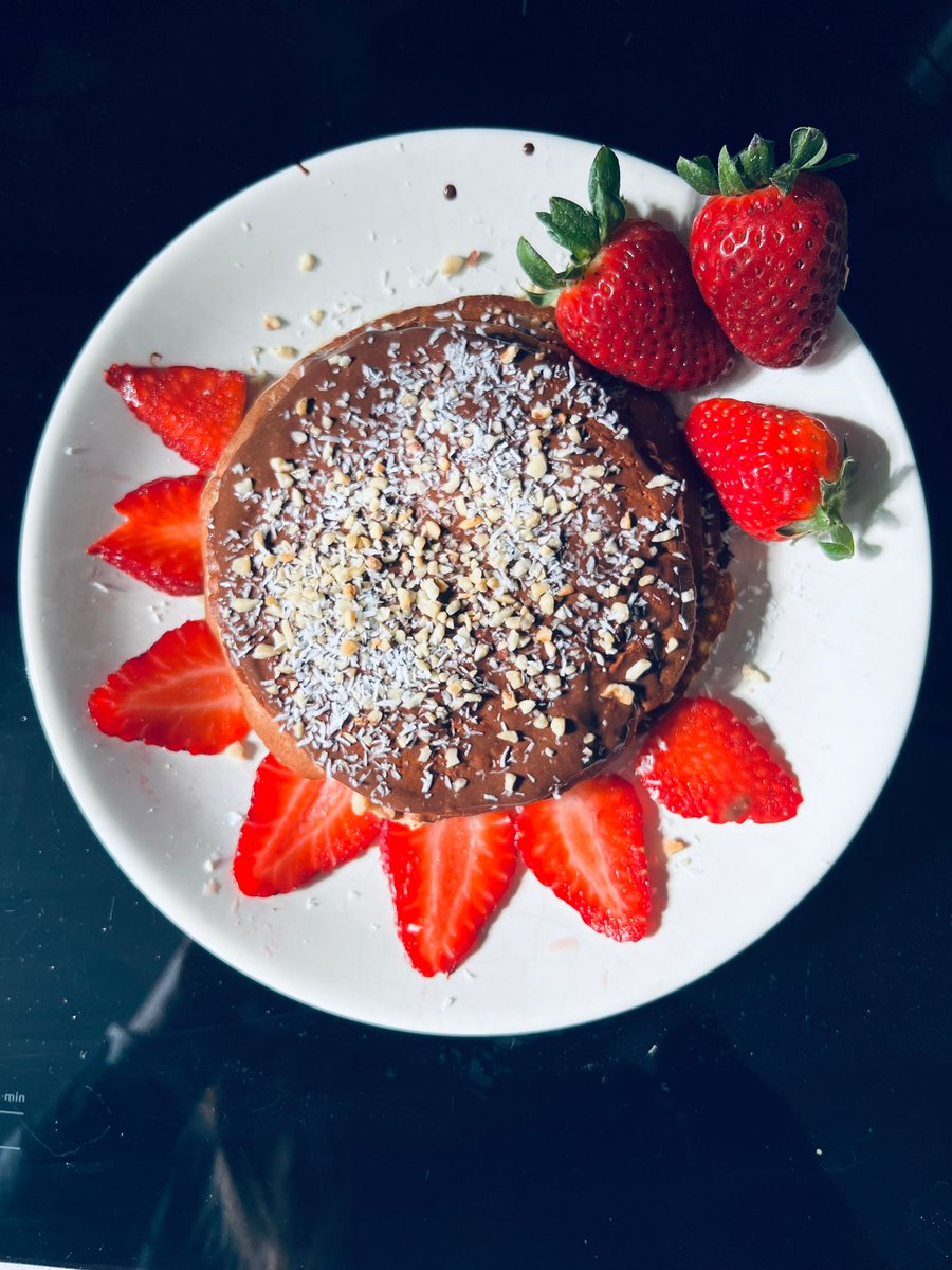 ValentinaAltob4's tweet photo. Pancakes con fragole e powerboost... Nel mio programma noi mangiamo così💪
#mangiaresano
#food
#spring https://t.co/pAI5XayQ5M