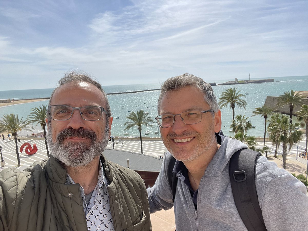 With my 30y-long friend and extremely talented colleague @microbe_news! Thank you @MCDuran10 for offering the fantastic view from your lab. @EUErasmusPlus @uth_gr @univcadiz @mikrobiokosmos @hosmicmsc1 @TeachingSTEM @education_24x7 #research #studyabroad #lifelonglearner