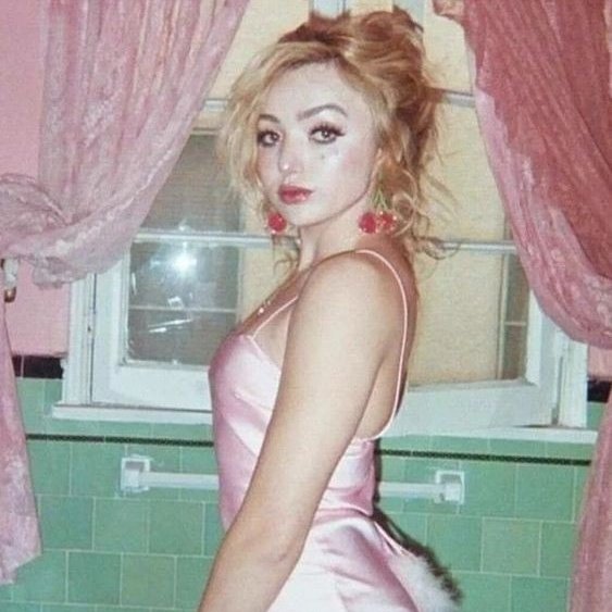 shinesperalta's tweet photo. meu fancast para charlotte labouff é a peyton list https://t.co/VvC36h0Zt9