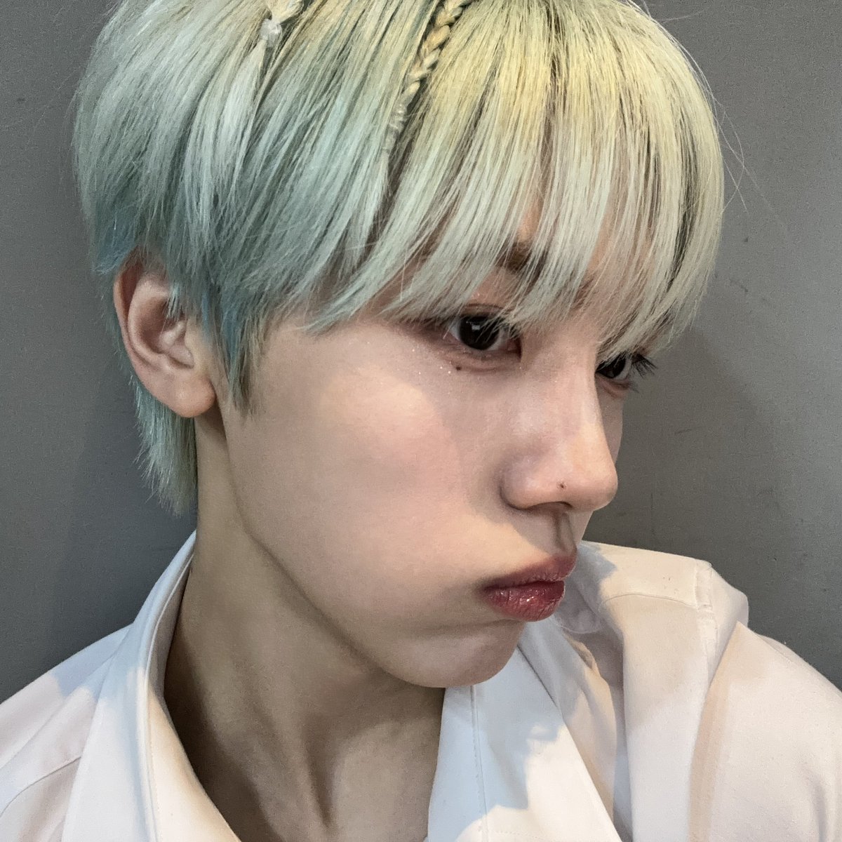 yuyuscore's tweet image. ᅠ
ᅠ
ᅠ
ᅠ ᅠ  ᅠ ᅠ [ #YUYUSTAGRAM #prism_fam ୨୧ ]
made some cute braids today. i feel so pretty in that shirt and that hair looks so sweet! 
ᅠ
ᅠ
ᅠ