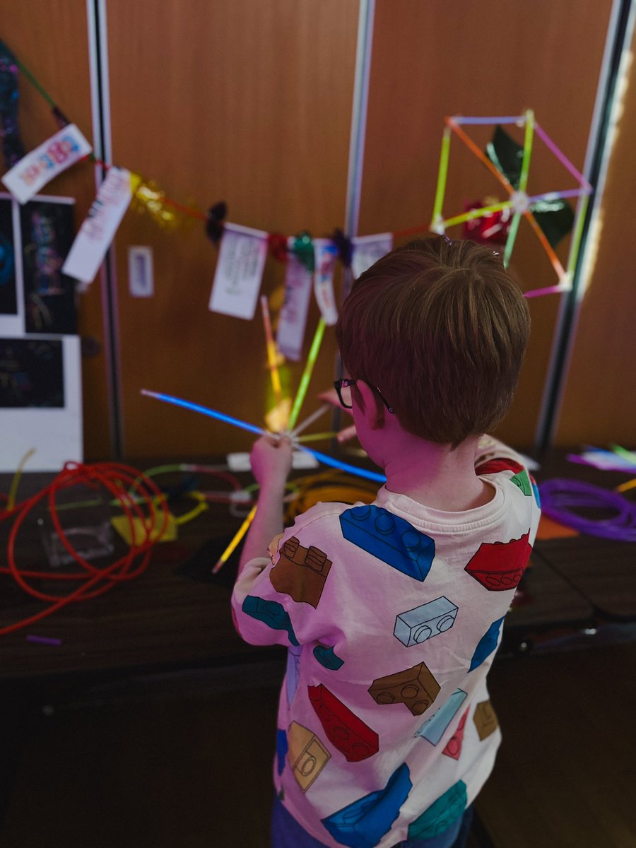designbykinship's tweet photo. Seeing loads of cool internet friends in real life and inspiring the kid at the same time - winner 🥰 @culturecounty #congregatefest
#durhamculturecounty @CultureCounty @dispelart #placelab https://t.co/iVjKIZkR5F
