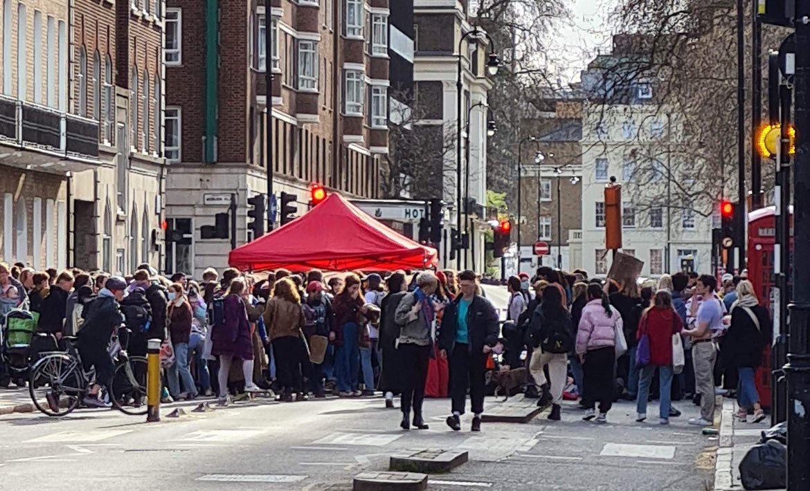 VPointon's tweet photo. These people don’t want lesbians to meet with other lesbians #TheLesbianProject @project_lesbian https://t.co/iHyVaungkk