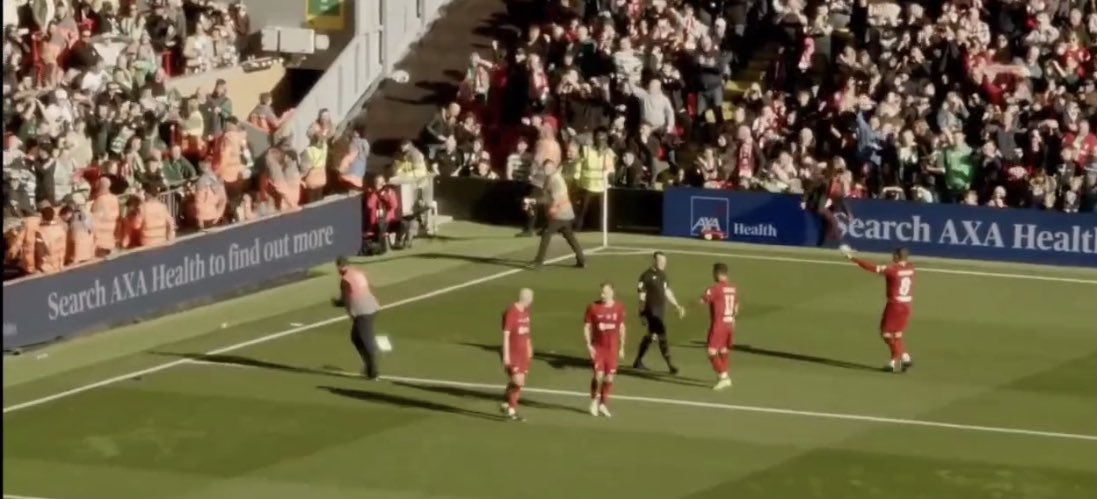 paddypower's tweet photo. Steven Gerrard scoring a penalty and celebrating in front of the Celtic fans, who throw bottles at him. All in a charity match.

The beautiful game. https://t.co/KSE1k96LXM
