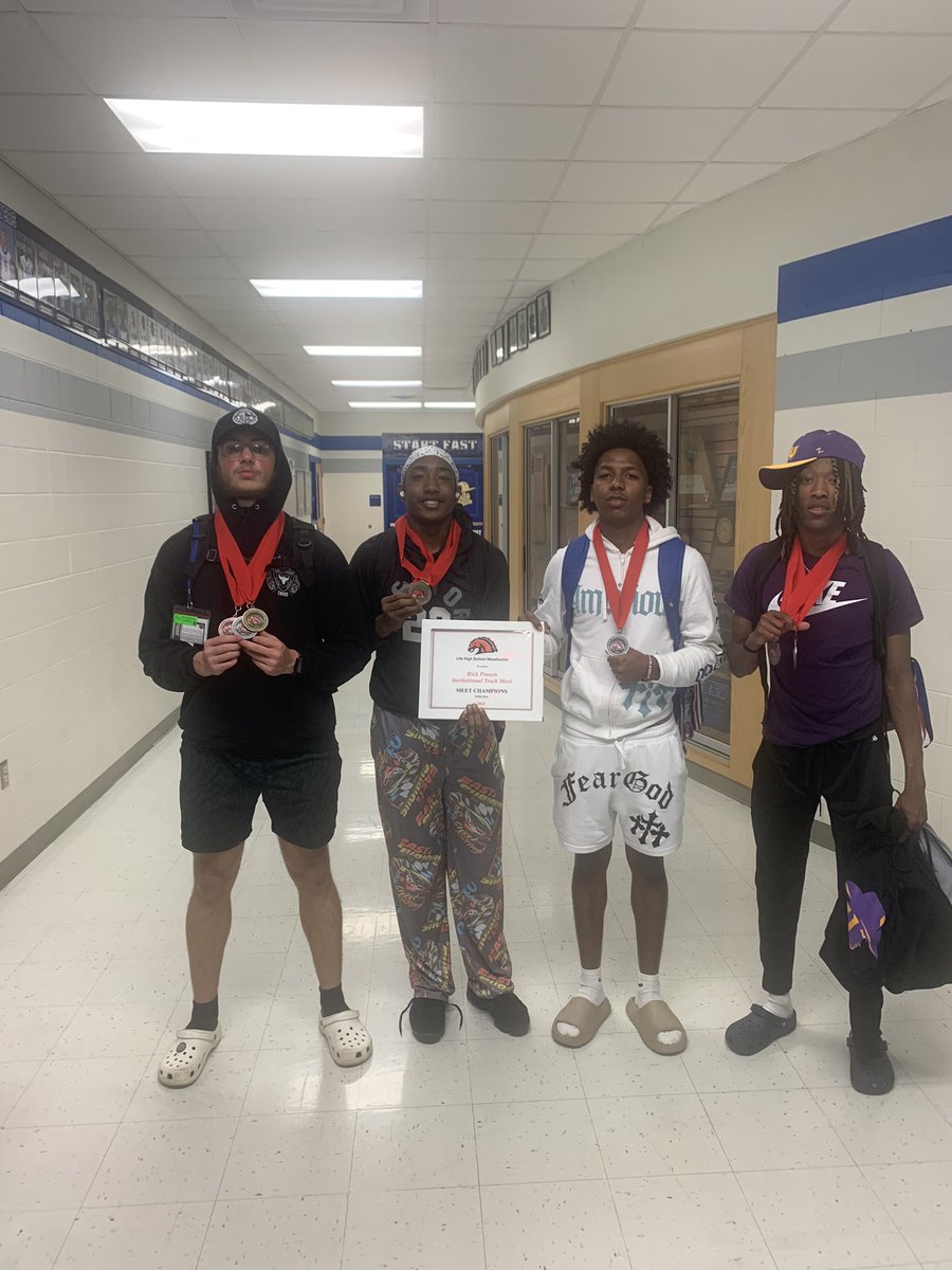 JesmarRhodes's tweet photo. Trophy hunters 🏆 @_Coach_Terrell @CoachBriscoe_ @Gchamb22 @CCadetAthletics @Jack_Johnston22 @BarnesKarmelo @simeonchildres1 https://t.co/LaiiLhqIhd