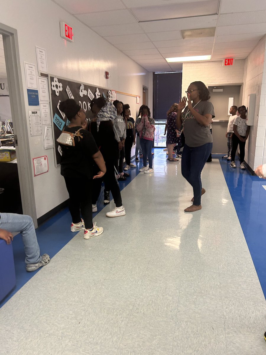 Dani_Reilly1012's tweet photo. Check out my hard working Cougars excelling in Saturday Academy for the second week! @HyattParkCougar @RichlandOne https://t.co/JW922EhX2C