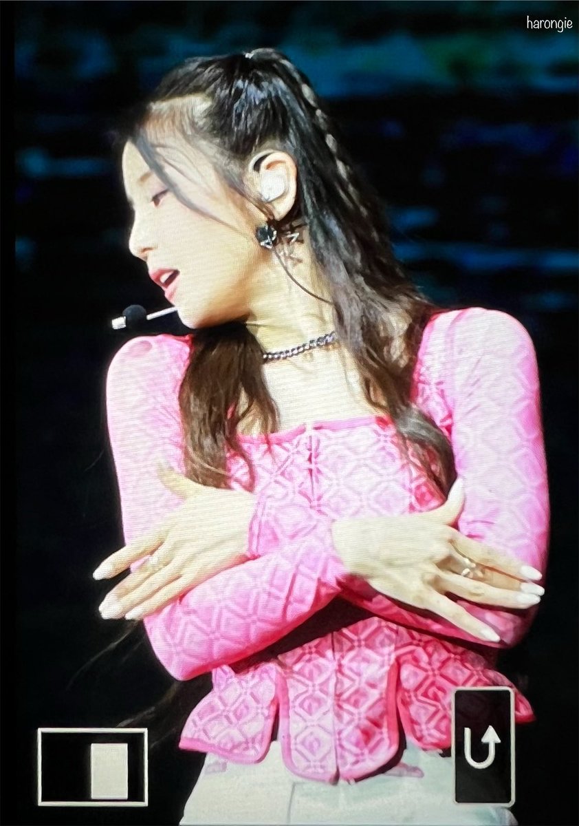 harongie33719's tweet photo. 230325 Apink Pink Drive Fan concert in Hong Kong 프리뷰

@Apinkpcr
#에이핑크 #Apink      
#박초롱 #초롱 #ParkChorong #Chorong https://t.co/iYNkSRQiuk