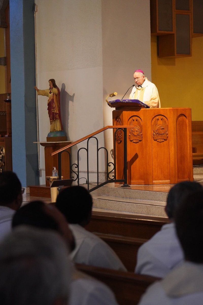 AngelusNews's tweet photo. .@ArchbishopGomez before leading today’s 6 mile Eucharistic procession:  “…I was thinking that Our Blessed Mother Mary was the first person to make a “Eucharistic procession.” She was the first person to carry Jesus out into the streets, and to bring him into the world.” https://t.co/rBXQ4kEzRr