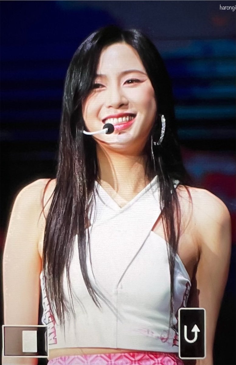 harongie33719's tweet photo. 230325 Apink Pink Drive Fan concert in Hong Kong 프리뷰

@Apinkohy
#에이핑크 #Apink
#오하영 #하영 #OhHayoung #Hayoung https://t.co/pYl3sRyUTP