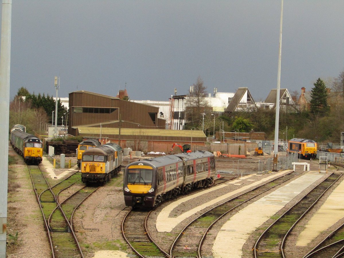 WilsonBone's tweet photo. A quick swing by @UKRL4 at Leicester earlier...everything from a 27 to a 67 and anything in-between and also a @CrossCountryUK 170 for any  of the #UnitPhottersUnite crew😉 #ShedWatch #VacWatch ...etc https://t.co/GyKGqUQEEZ