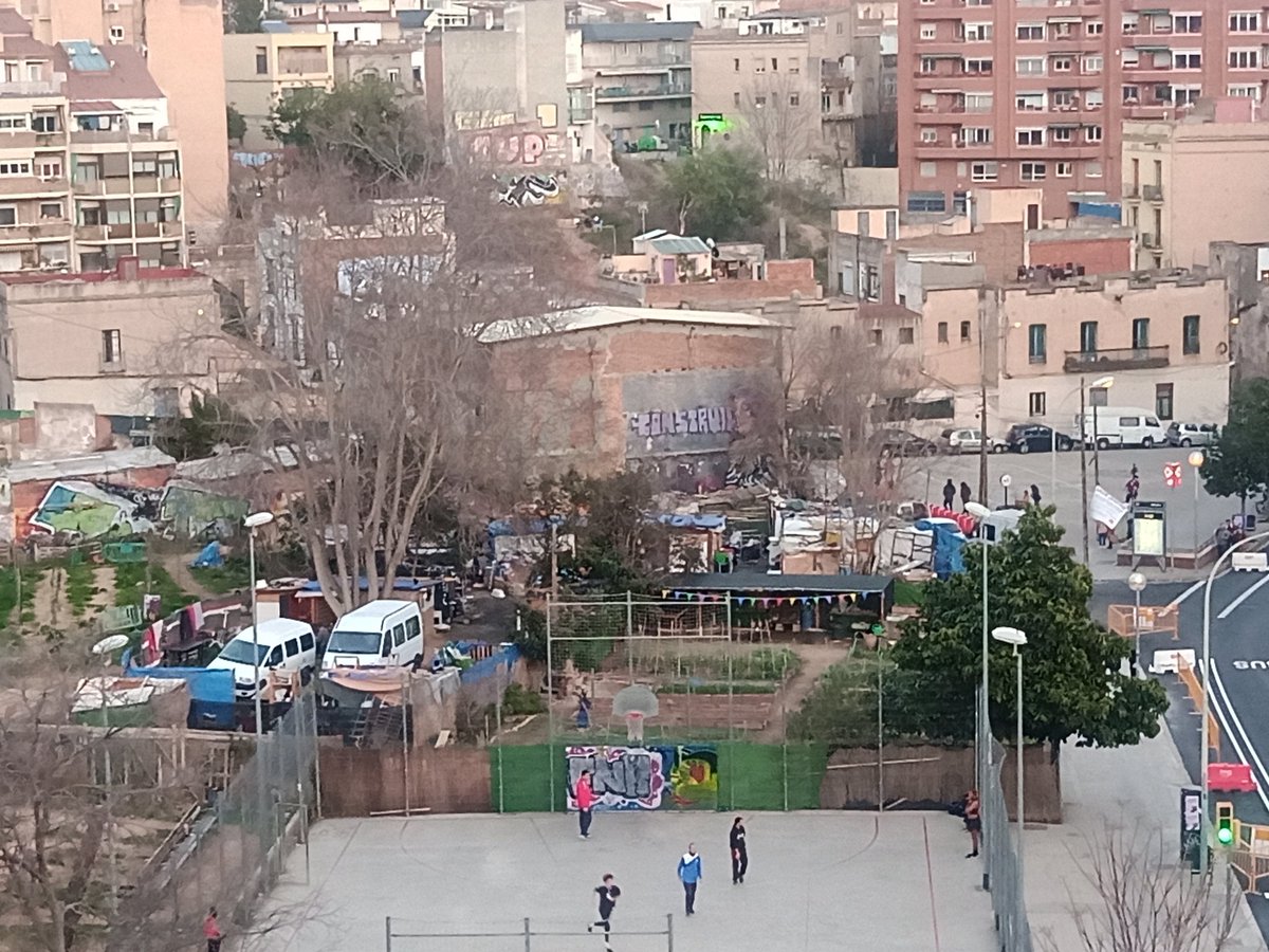vallmy's tweet photo. @culturacolors @colau_anti @AdaColau @bcn_ajuntament us oblideu del càmping de barraques de #Vallcarca gràcies a #AdaColau tornem a tenir #Chabolas a #Barcelona https://t.co/IcpdK1G42Y