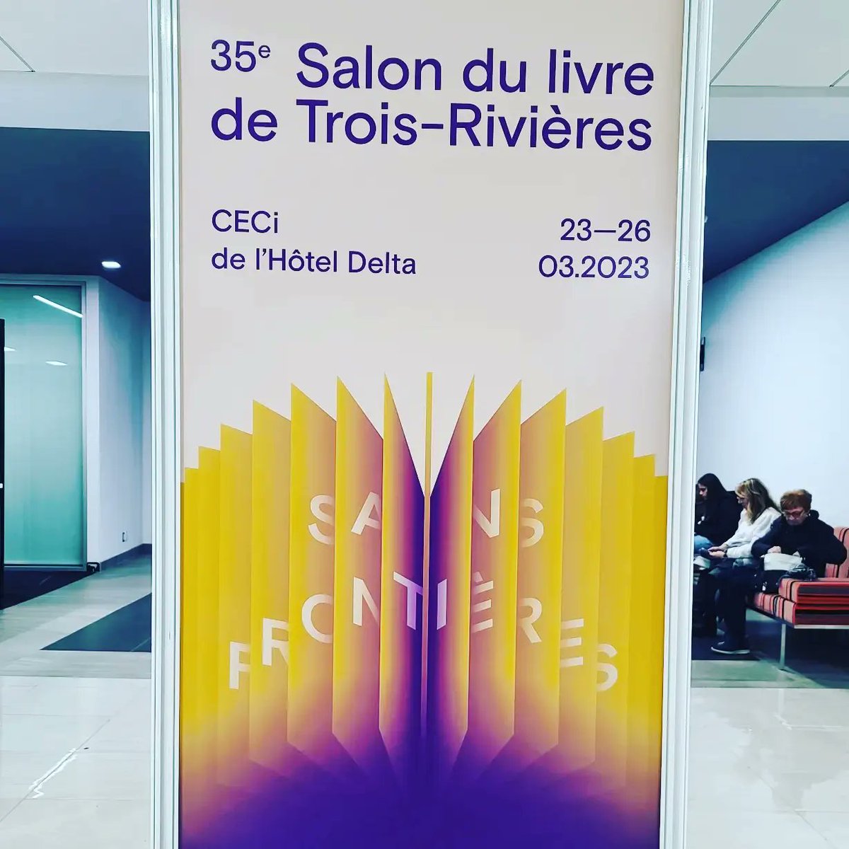 maelledupon's tweet photo. 📖 Lecture au @SalondulivreTR
✒️ La revue @femmes_parole est disponible à la @sodep_revues 
Avec Agnès Riverin, @NancyRLange @dominiquegauch2 📚😊 https://t.co/39x9ZLNuhn