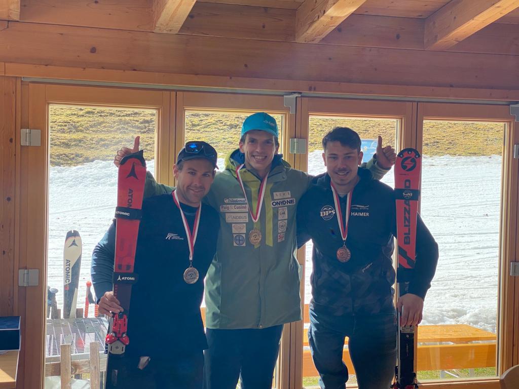 FAEAndorra's tweet photo. FONS · Roger Puig @ruyeski guanya l’eslàlom a #Forstau 🇦🇹, la general d’eslàlom i l’overall de la Copa d’Europa.

NO ES POT DEMANAR MÉS‼️

+ INFO ✅ https://t.co/jrxfICZo6K

#FADEA @Esports_Govern #andorra #andorre #ski #alpine https://t.co/B2BUhL1IW4