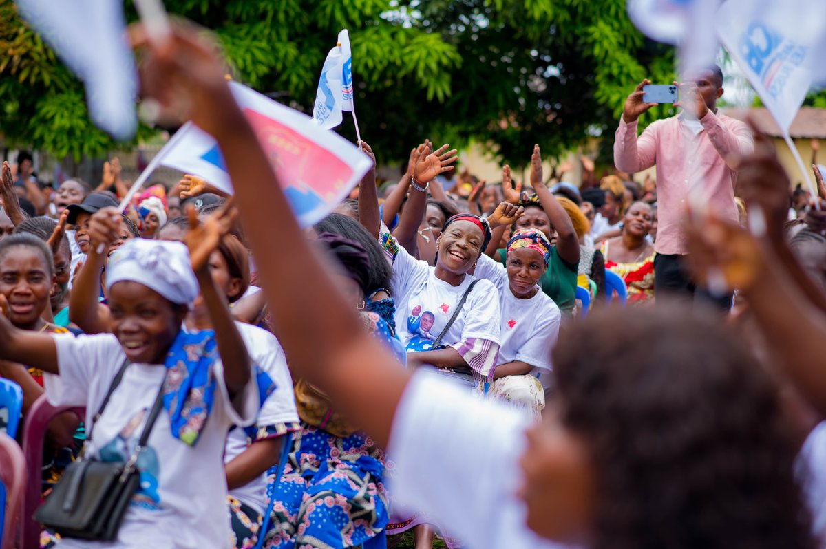 BussaGael's tweet photo. Ce samedi 25 mars 2023 à Ngaliema, nous avons clôturé le mois de la femme avec la participation de 3000 mamans membres de la structure les Amis de Gael BUSSA (AGB-CDER) par un atelier sur l’autonomisation de la femme à l’ère du numérique. 1/2 https://t.co/L1pLqwiFrv