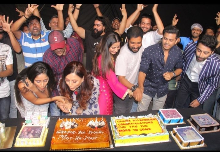ayesha_singh_19's tweet photo. Celebrating party🥳🎁🎉
#gumhaikisikepyaarme
#ayeshasingh #ambikasingh #ayeshasingh19 #ayeshians #proudayeshians #sai #saijoshi #saichavan #saijoshishow #sairat #saiya #ghumhaikisikeypyaarmeiin #ghkkpm #neilsha #ayeshaan #ayeshalivessai #ayeshawinninghearts #saiya #harshadarora https://t.co/dtvKA0N44D