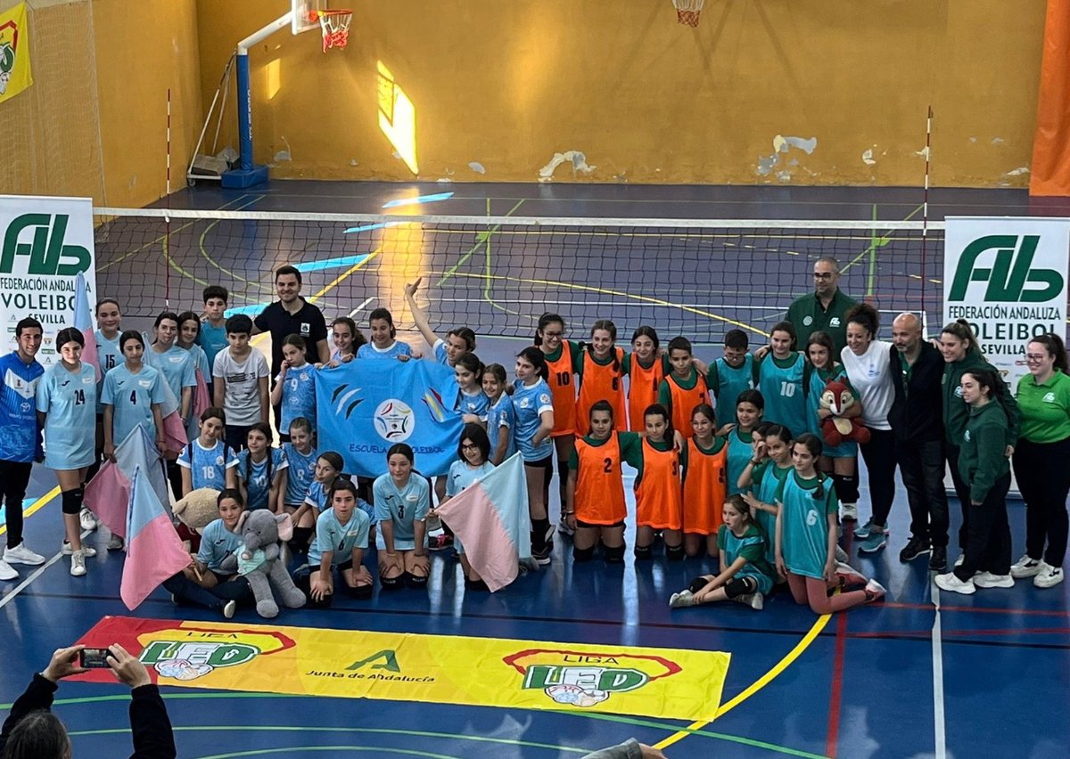 SalesianosSTRD's tweet photo. ⭕️ COSAS DE CASA | Nuestro equipo alevín de voleibol 🏐ha conseguido esta mañana su pase a la Fase Final de la Liga LED🤾🏽♀️ ¡Nos vamos a Málaga! 🏆@federacionandaluzadevoleibol @andaluciajunta @deporteand
#VOLEYLED2023 https://t.co/M9eqpvMobw