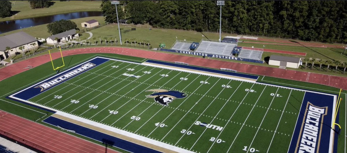 MultySnider3_'s tweet photo. #AGTG✝️ AFTER A GREAT VISIT AND A GREAT CONVERSATION WITH COACH G.. I AM BLESSED TO RECEIVE MY FIRST OFFER TOO @CSUFB 💙 @GabeGiardina @CoachNickReveiz @shulerbentley @Coach_Vince_  @FDpatriots https://t.co/gVwEFvnTOh