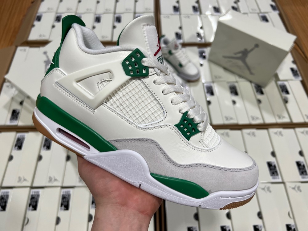topkickss16's tweet photo. Nike SB x Air Jordan 4‘Pine Green’from https://t.co/QwR3etAWIq /www.topkickss.co ,Whatsapp/iMessage:(+86)15960533943 Wechat:topkickss Email: topkickss16@gmail.com 
#nikesbxjordan4 #nikesbaj4pinegreen #jordan4xnikesb #nicekicks #sneakerheads #sneakerfreaker #sneakerfashion #plug https://t.co/dczvotDPD7