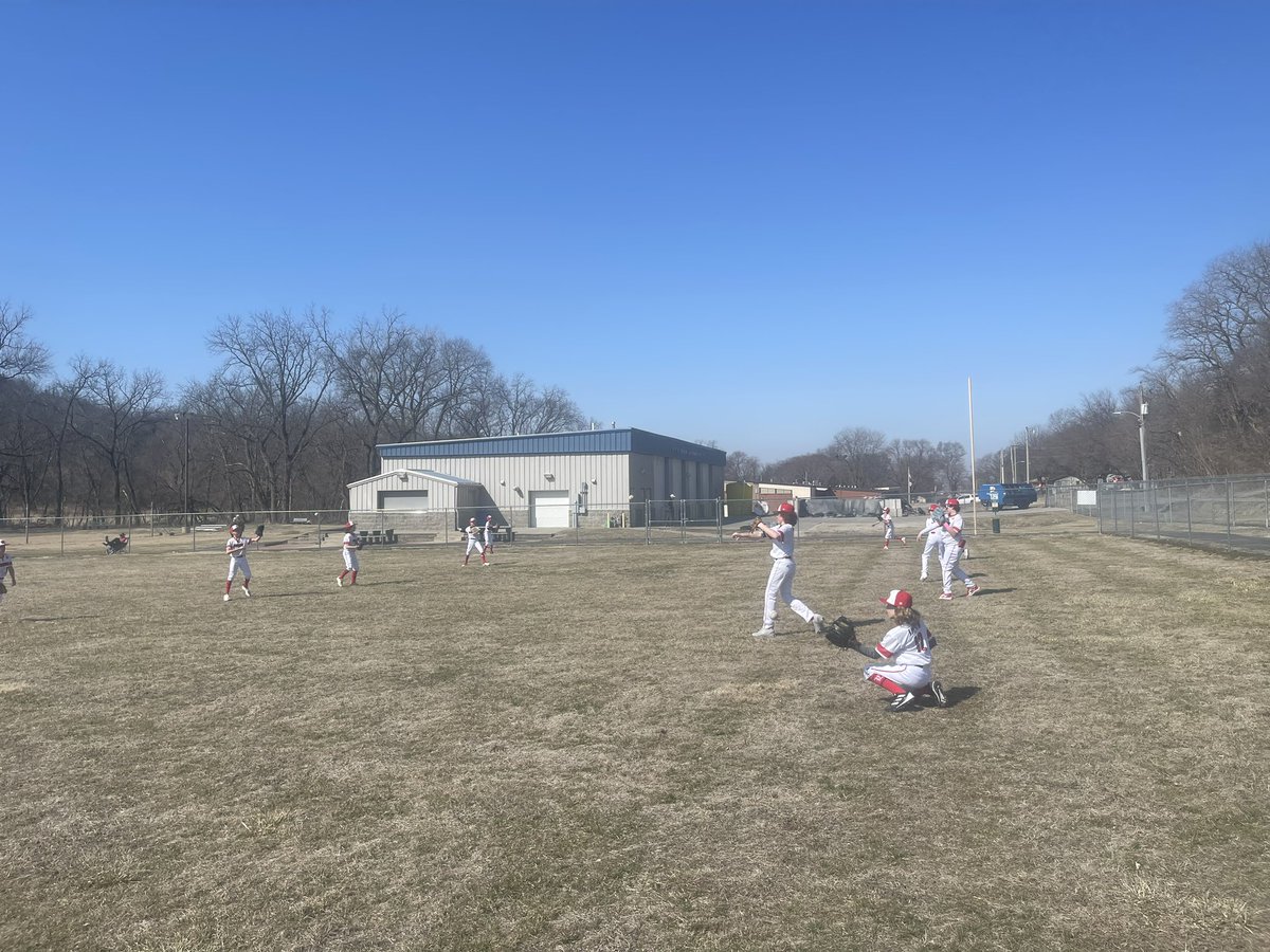 9uLegends's tweet photo. Let the season begin! Beautiful day for ball. #golegendsred https://t.co/LJSTrBYuqy