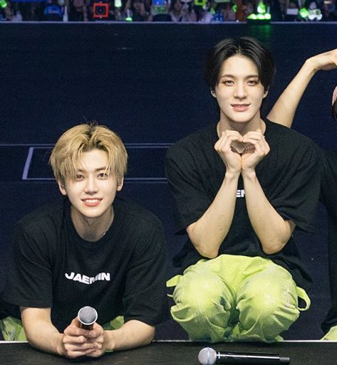 jamong1323's tweet photo. 🖤🤍 https://t.co/fSW8Urf7mc