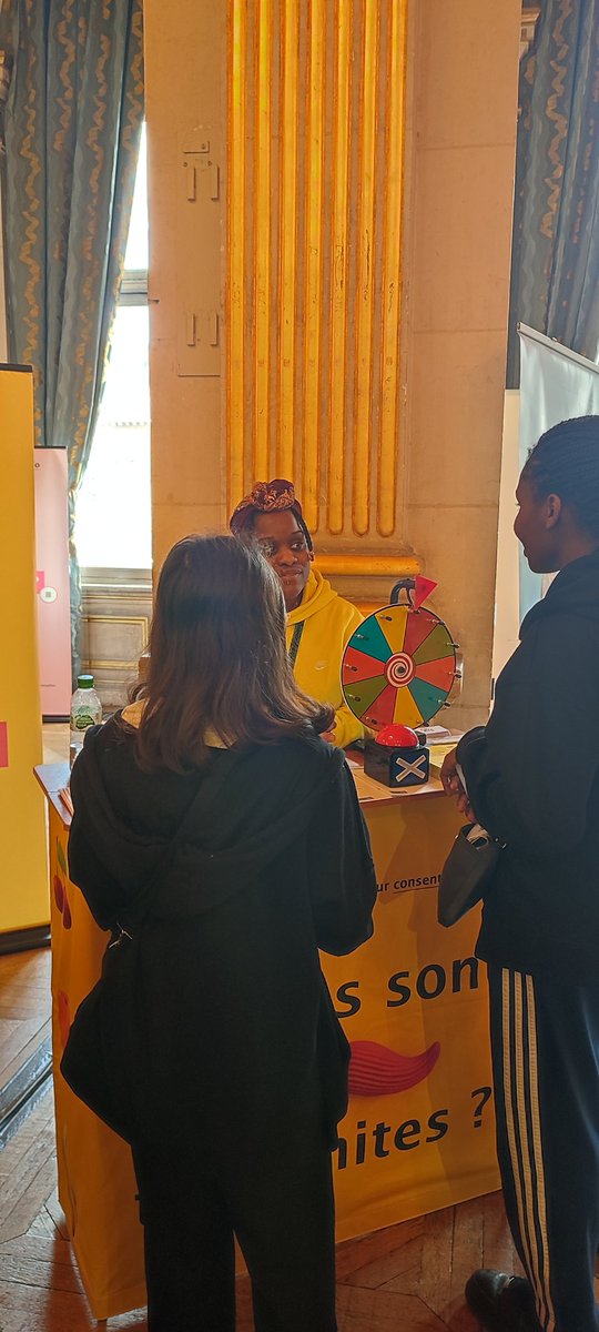 LehuSarah's tweet photo. La @LigueParis présente au grand forum #BalanceTonWeb à l'hôtel de ville.
#fakenews #jeunesse #éducationpopulaire #parismaville #informationjeunesse https://t.co/k7GjwiSlt8