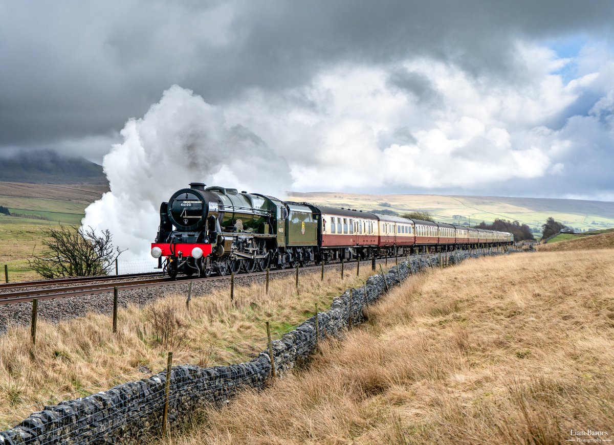 46100 ‘Royal Scot’ digs into the climb past Far Moor, lifting its train towards Selside with today’s excursion from London to Carlisle…

@LocoServicesGrp @Steam_Dreams @setcarrailway #yorkshire #railway #heritage #royalscot