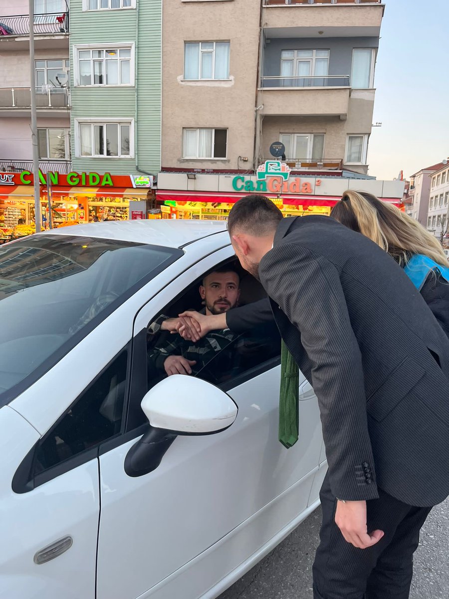 Her yıl olduğu gibi bu yılda #iftara5kala yetişmeye çalışan vatandaşlarımıza Gençlik Kollarımız tarafından hazırlanan ikramlıklarımız yetişiyor.

İlk gün itibari ile sahadayız. Ramazan, AK Gençlik ile paylaştıkça güzel ✅