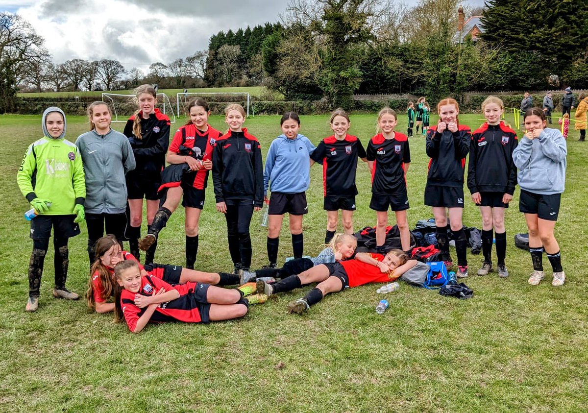 Mae nhw wedi neud o 💪 tim o dan 12 wedi llwyddo cyraedd rownd gyn derfynol cwpan <a href="/nwgfootball/">North Wales Girls Football League 🏴󠁧󠁢󠁷󠁬󠁳󠁿</a> performiad rhagorol gan y tim wrth iddynt teithio i chwarae <a href="/HFCJuniors/">CPD Ieuenctid Henllan FC Juniors</a> pawb wedi neud yr arbennig o dda👏
🔴 4-0 🟢
Charley⚽️⚽️
Efa ⚽️
Ffion ⚽️
POM-Lilli &amp; Cati🏅 

Noddi gan <a href="/babipur/">Babi Pur</a>