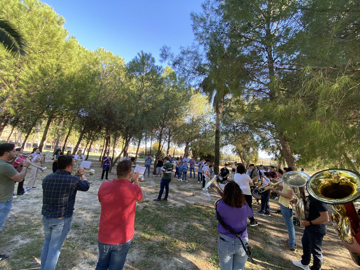 am_veracruz's tweet photo. 🟢 | 𝗖𝗢𝗡𝗩𝗜𝗩𝗘𝗡𝗖𝗜𝗔 𝗔𝗠 𝗩𝗘𝗥𝗔𝗖𝗥𝗨𝗭

Día de convivencia previo a la Semana Santa de 2023 con los componentes de nuestra Agrupación, y posterior ensayo en el Parque del Corbones. https://t.co/njSY7D5Faz