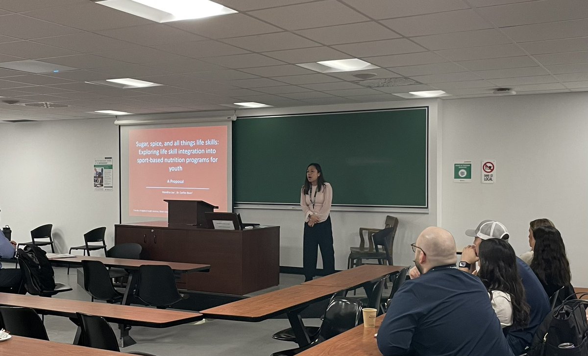 corliss_bean's tweet photo. Proud @BrockFAHS supervisor seeing these two rockstars present their research @EcsepsCanada @carolinehum @MandisaLau @tesssarmstrong https://t.co/qZujCHKaDO