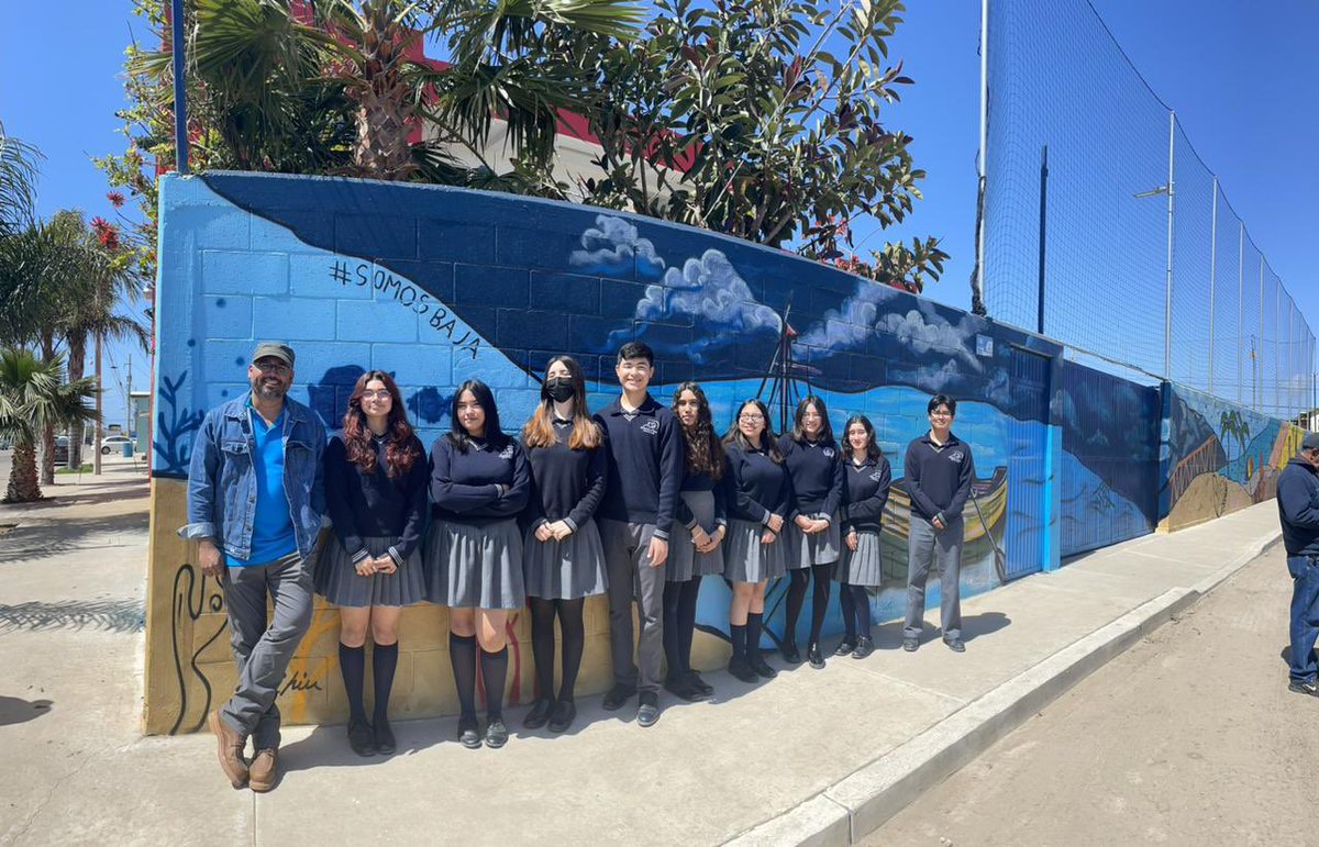 enriquechiu's tweet photo. #rosarito. Inauguramos oficialmente el mural “Somos Baja” creado por @enriquechiuarte con el apoyo de estudiantes de UNICBC . 

#MuralSomosBaja #muralcbc #artecbc #EnriqueChiu #Unicbc #baja #bajacalifornia #mural #murales #escuelas #pintatuescuela #muralesconcausa #educacion https://t.co/fdIulItn2n