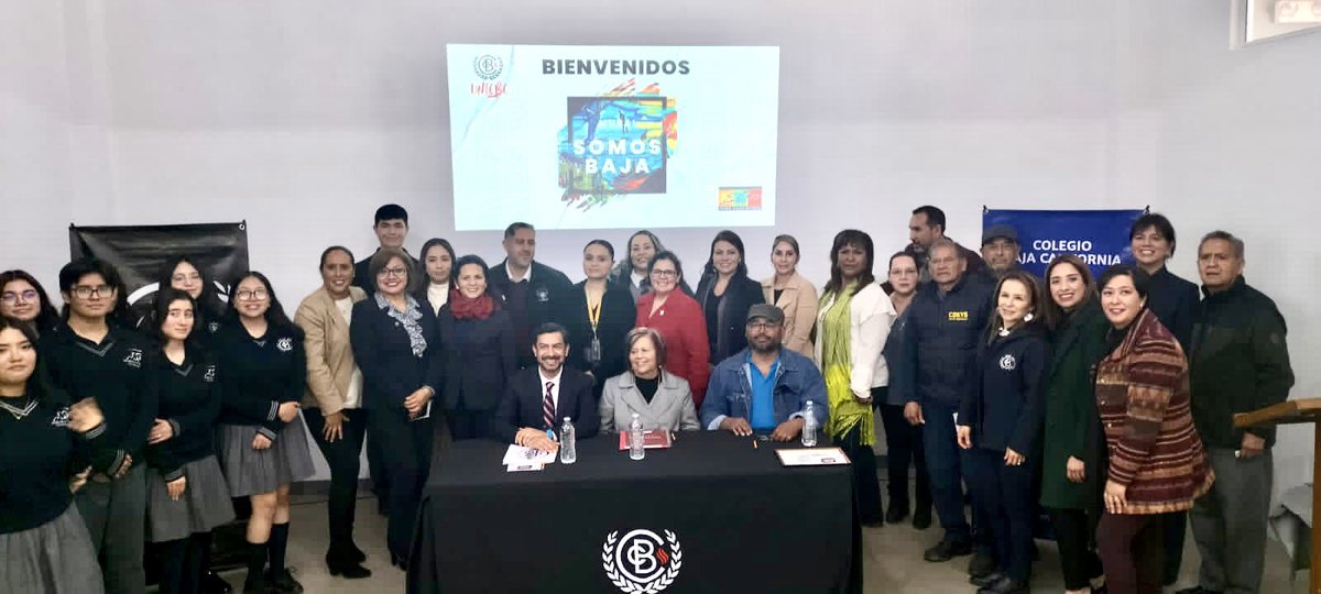enriquechiu's tweet photo. #rosarito. Inauguramos oficialmente el mural “Somos Baja” creado por @enriquechiuarte con el apoyo de estudiantes de UNICBC . 

#MuralSomosBaja #muralcbc #artecbc #EnriqueChiu #Unicbc #baja #bajacalifornia #mural #murales #escuelas #pintatuescuela #muralesconcausa #educacion https://t.co/fdIulItn2n