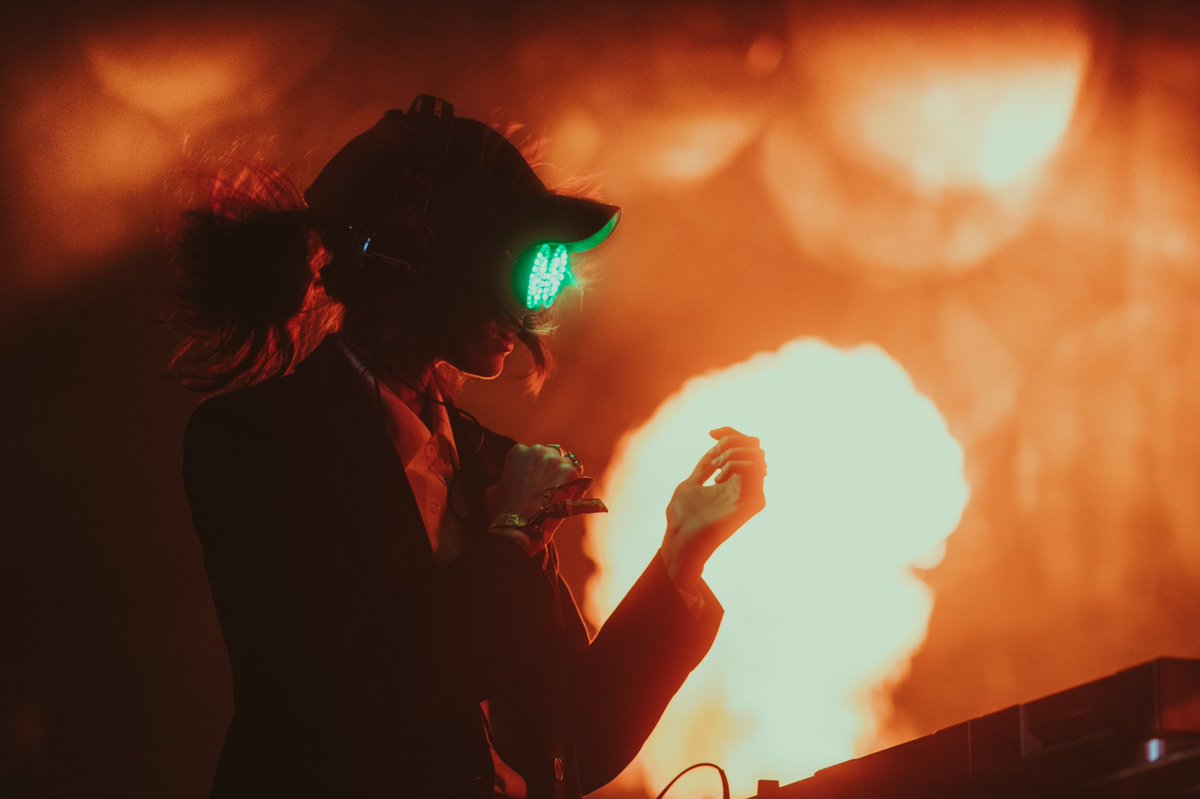 OfficialRezz's tweet photo. Closed out the LIVE stage at ultra lastnight !! Played a few brand new songs, one that no one’s heard yet by me and Grabbitz in these vids 🌀 🦋 https://t.co/yVp3LiDRPS
